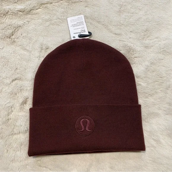 NWT(L/XL) Lululemon Warm Revelation Beanie Cassis Maroon Winter Hat Merino Wool - Picture 6 of 15